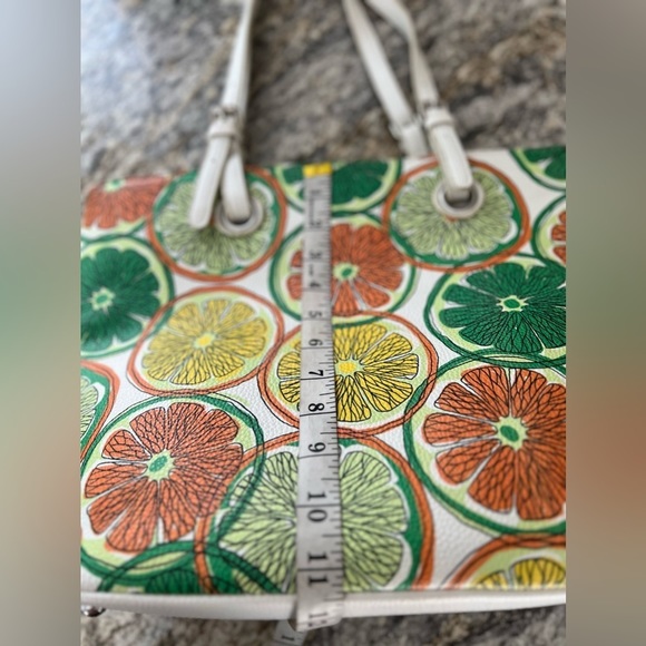 Nwt Charming Charlie Citrus Splash White Vegan Leather Tote With silver Accent - Picture 14 of 16